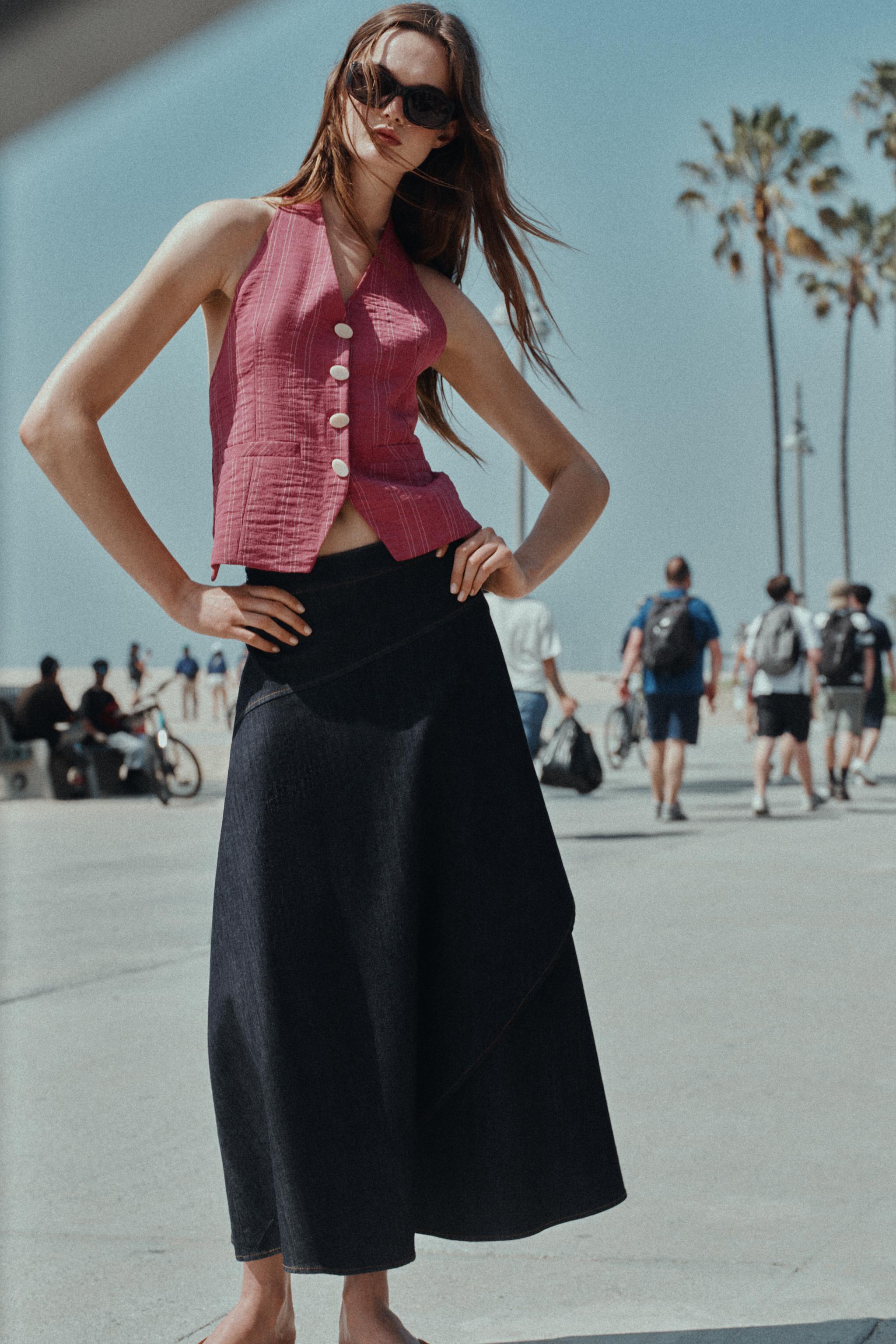 GILET HALTER À RAYURES ET LAÇAGES